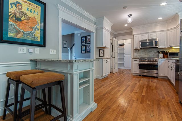34 Washington Road, Barrington, RI 02806