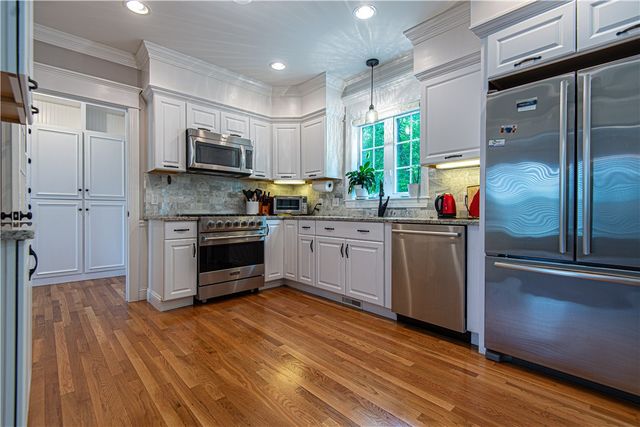 34 Washington Road, Barrington, RI 02806