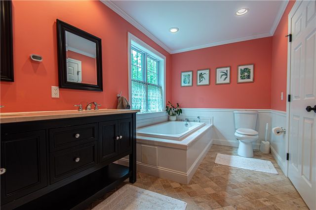 34 Washington Road, Barrington, RI 02806