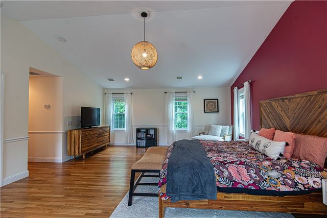 34 Washington Road, Barrington, RI 02806