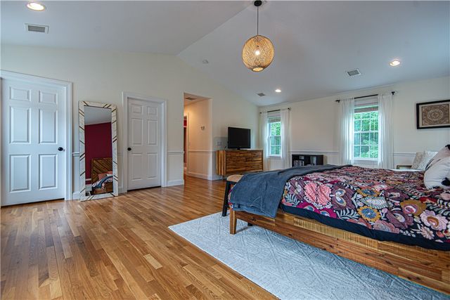34 Washington Road, Barrington, RI 02806