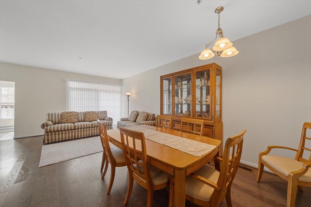 228 W Oakbrook Drive, Ann Arbor, MI 48103
