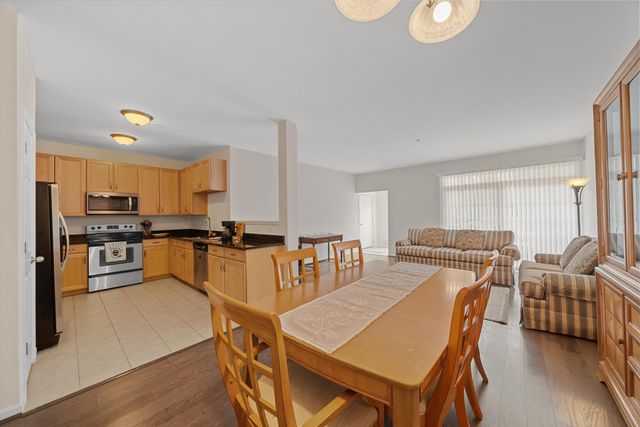 228 W Oakbrook Drive, Ann Arbor, MI 48103