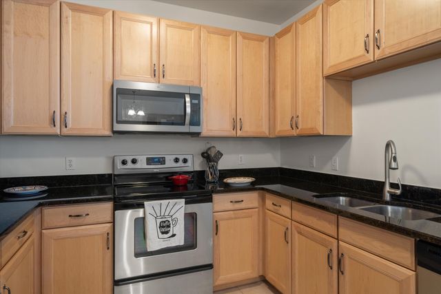 228 W Oakbrook Drive, Ann Arbor, MI 48103