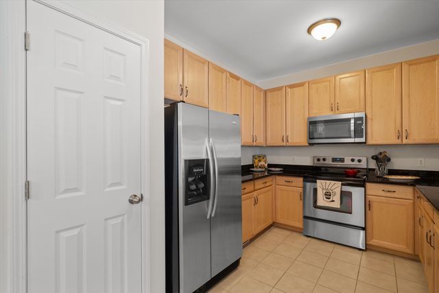 228 W Oakbrook Drive, Ann Arbor, MI 48103