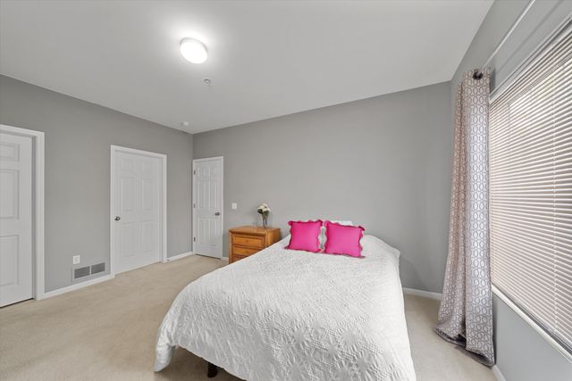 228 W Oakbrook Drive, Ann Arbor, MI 48103