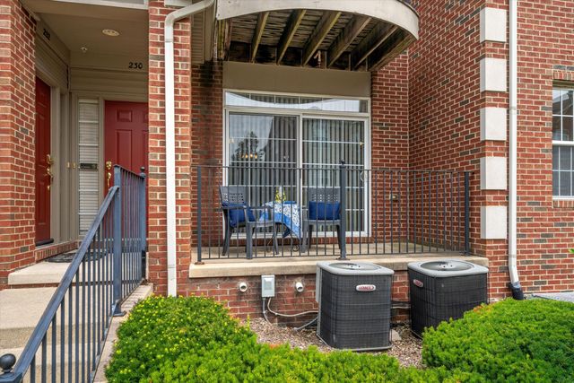228 W Oakbrook Drive, Ann Arbor, MI 48103