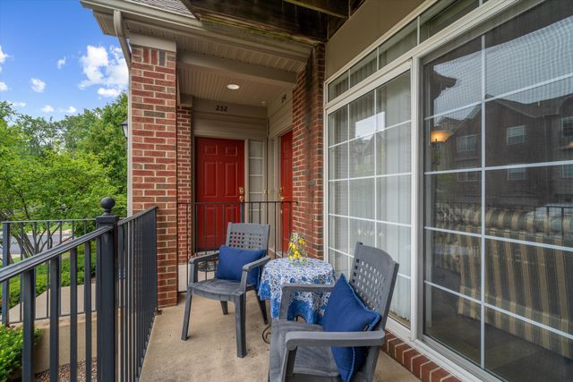 228 W Oakbrook Drive, Ann Arbor, MI 48103