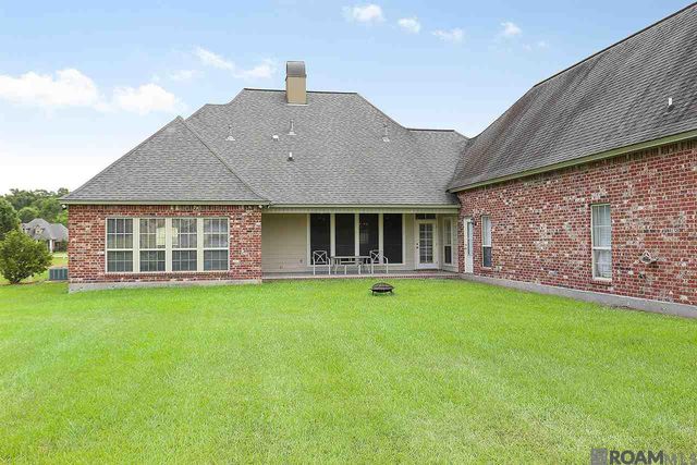 8385 Pin Oak Ln, Zachary, LA 70791