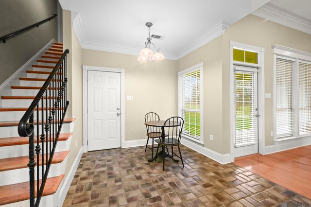 8385 Pin Oak Ln, Zachary, LA 70791