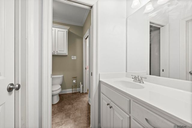 8385 Pin Oak Ln, Zachary, LA 70791