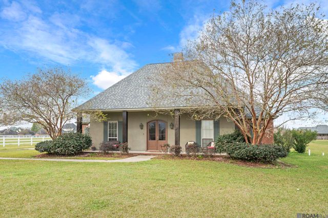 8385 Pin Oak Ln, Zachary, LA 70791