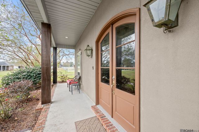 8385 Pin Oak Ln, Zachary, LA 70791