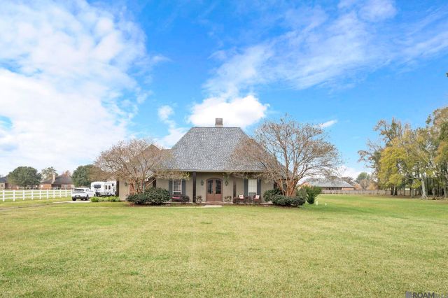 8385 Pin Oak Ln, Zachary, LA 70791