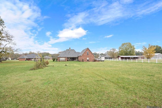 8385 Pin Oak Ln, Zachary, LA 70791