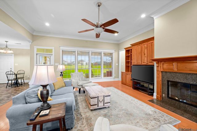 8385 Pin Oak Ln, Zachary, LA 70791