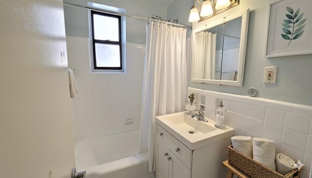 10325 68th Ave Apt 5G, New York City, NY 11375