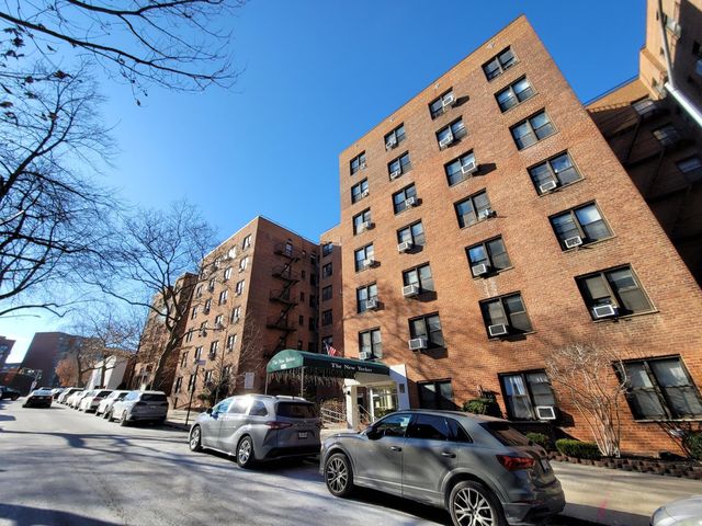 10325 68th Ave Apt 5G, New York City, NY 11375