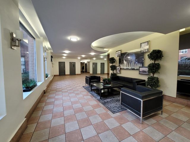 10325 68th Ave Apt 5G, New York City, NY 11375