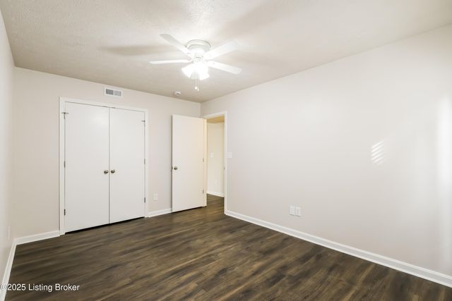 3324 Rainview Cir, Louisville, KY 40220