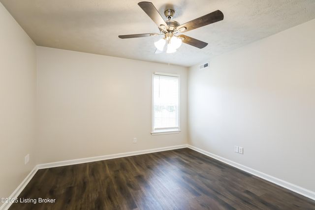 3324 Rainview Cir, Louisville, KY 40220