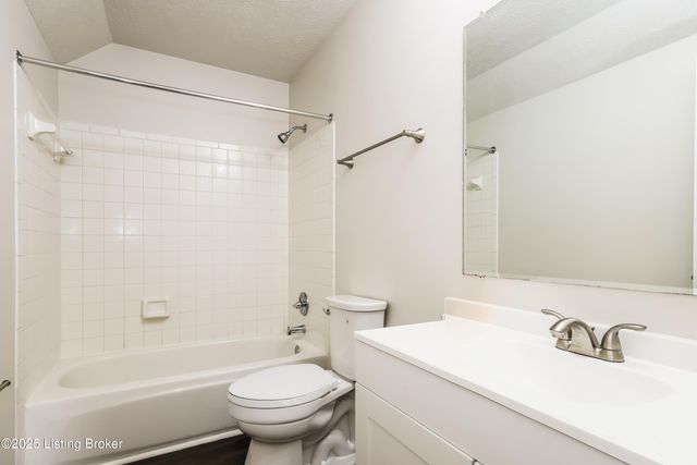 3324 Rainview Cir, Louisville, KY 40220