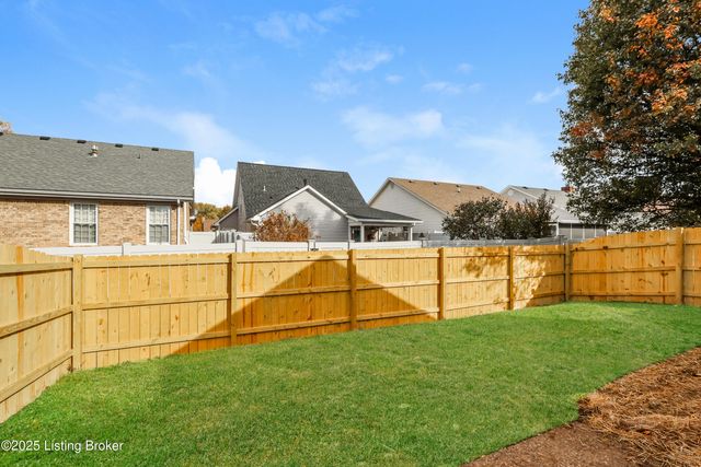 3324 Rainview Cir, Louisville, KY 40220