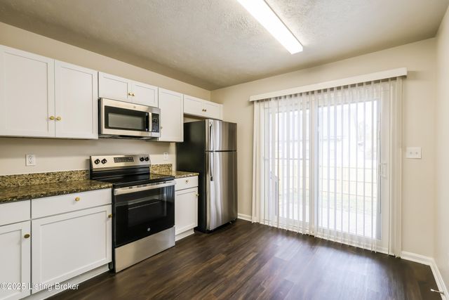 3324 Rainview Cir, Louisville, KY 40220