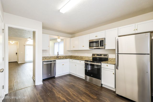 3324 Rainview Cir, Louisville, KY 40220