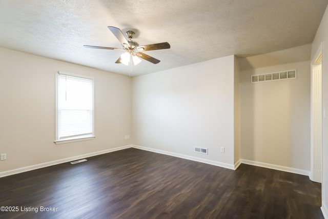 3324 Rainview Cir, Louisville, KY 40220