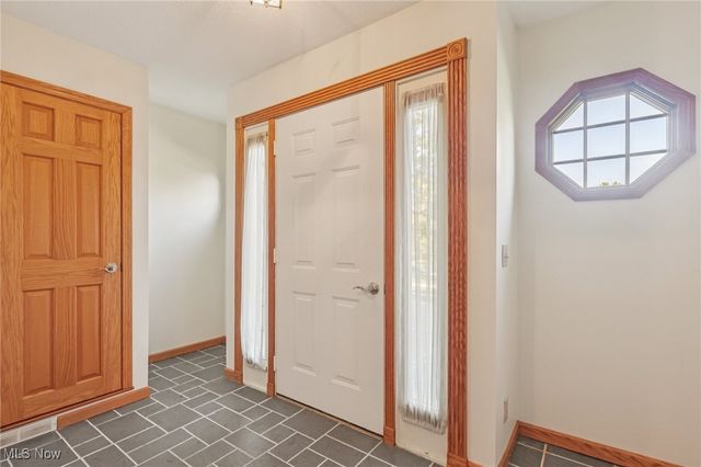 11785 Stonegate Drive, Chardon, OH 44024