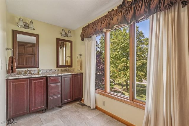 11785 Stonegate Drive, Chardon, OH 44024