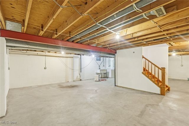 11785 Stonegate Drive, Chardon, OH 44024