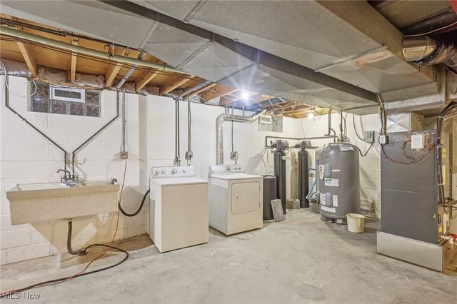 11785 Stonegate Drive, Chardon, OH 44024