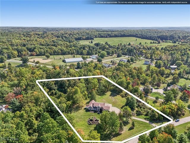 11785 Stonegate Drive, Chardon, OH 44024