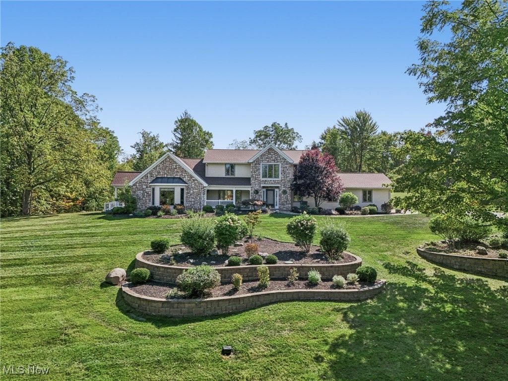 11785 Stonegate Drive, Chardon, OH 44024