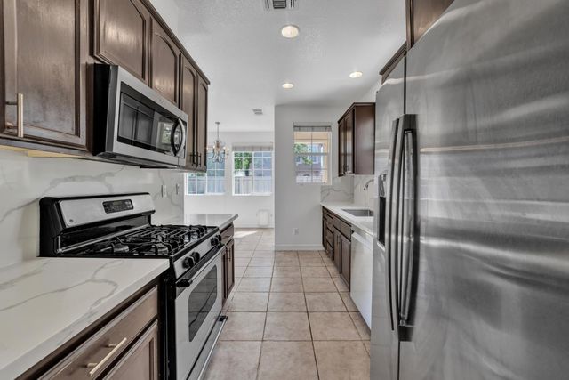 703 Ward Way, Folsom, CA 95630
