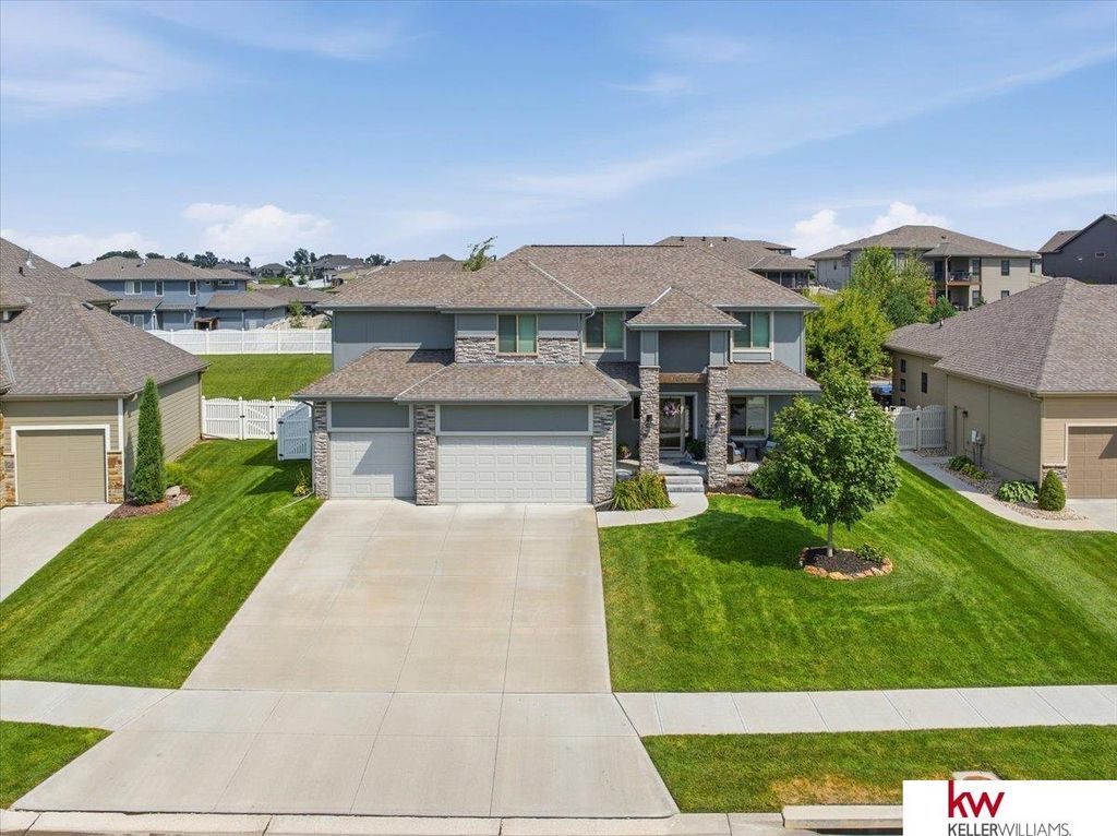 10409 S 106th Street, Papillion, NE 68046