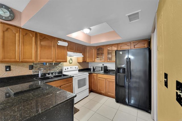 12 Meacham Lane 12, Tamarac, FL 33319