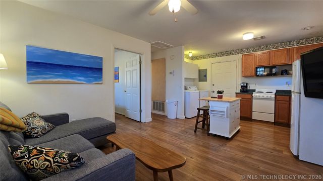 240 W French Street, Eufaula, OK 74432