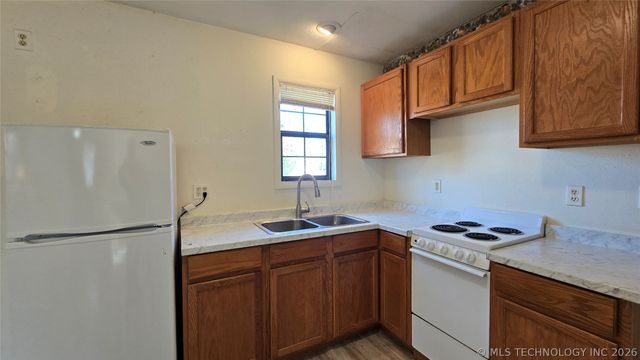 240 W French Street, Eufaula, OK 74432