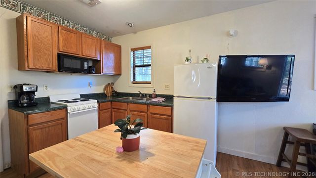 240 W French Street, Eufaula, OK 74432