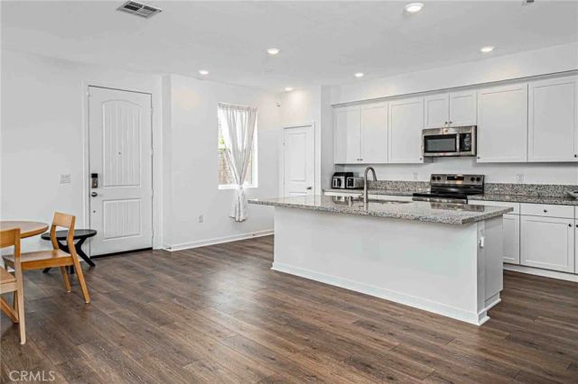 33197 Opal Glass Drive, Winchester, CA 92596