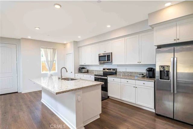 33197 Opal Glass Drive, Winchester, CA 92596