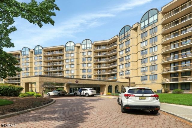 10 Smith Manor Blvd 804, West Orange Twp., NJ 07052
