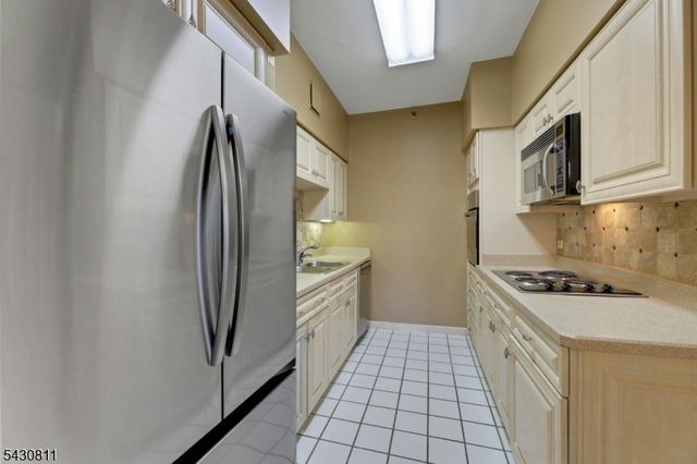 10 Smith Manor Blvd 804, West Orange Twp., NJ 07052