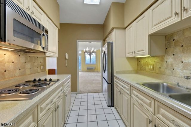 10 Smith Manor Blvd 804, West Orange Twp., NJ 07052