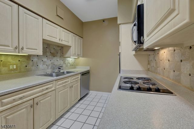 10 Smith Manor Blvd 804, West Orange Twp., NJ 07052