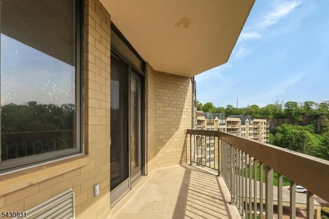 10 Smith Manor Blvd 804, West Orange Twp., NJ 07052