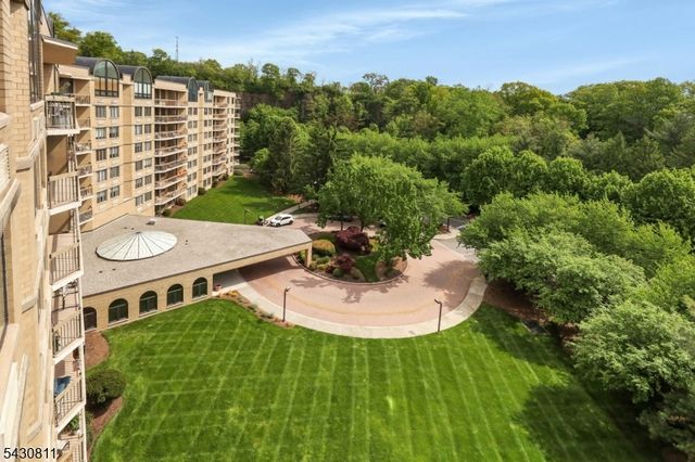 10 Smith Manor Blvd 804, West Orange Twp., NJ 07052